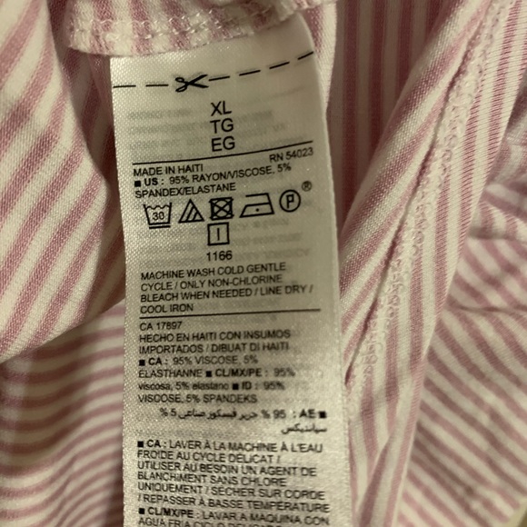 Old Navy Tee - Picture 4 of 4